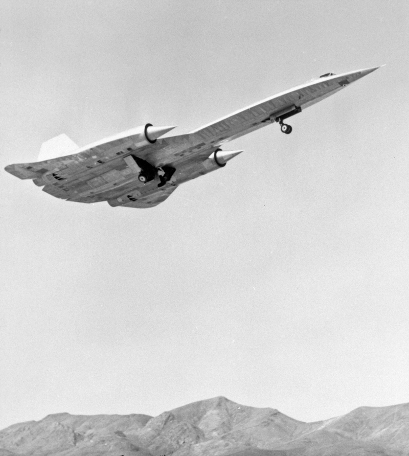 Illustration for article titled Rare photos of the SR-71 Blackbird show its amazing history